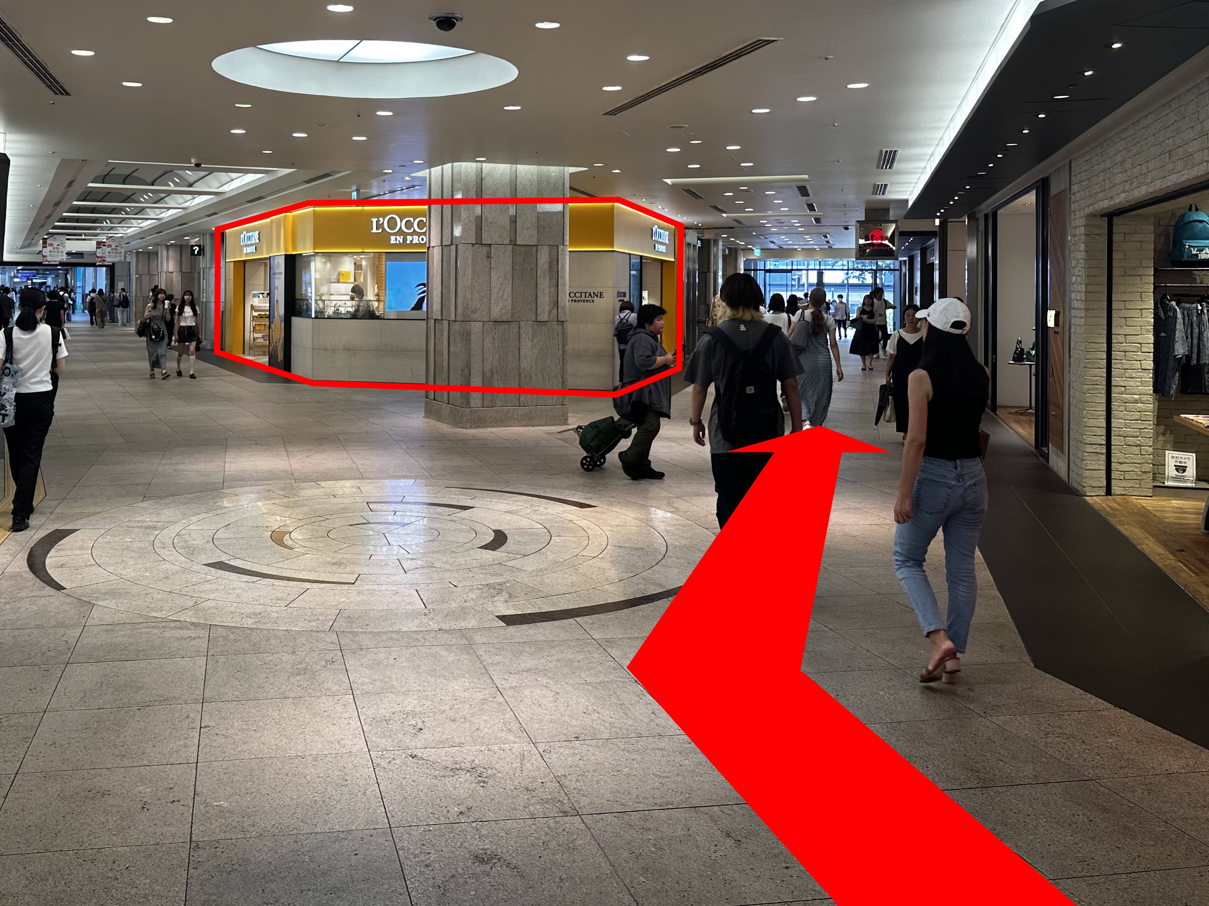 横浜駅相鉄口から